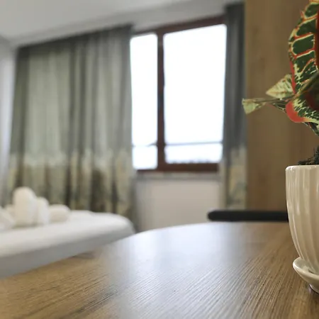Sea View Apartment *